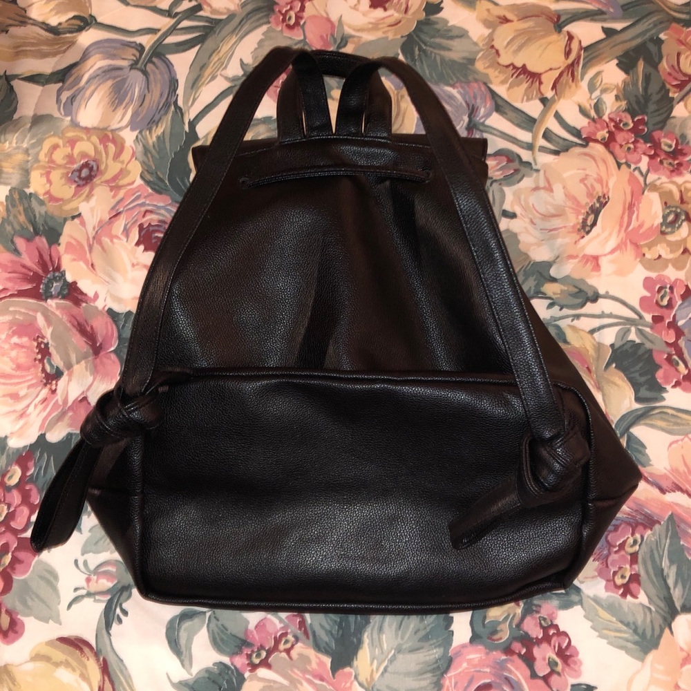 🌚🤍Backpack🌚 - Picture 3 of 5